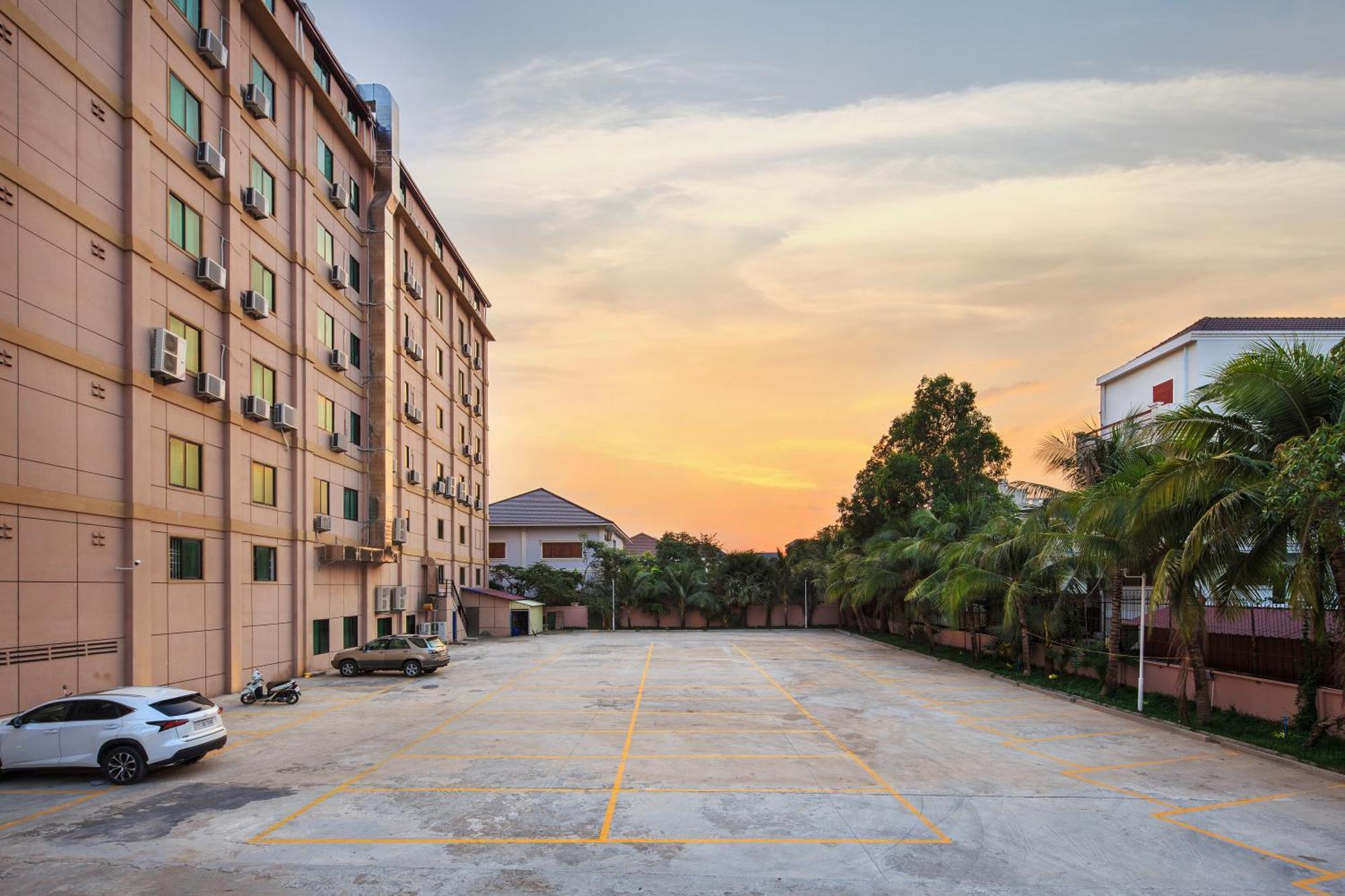 Rose Garden International Hotel Phnom Penh Exterior photo